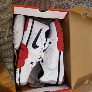 Mens Nike Cross Trainers Low Size 9.5 White/Red